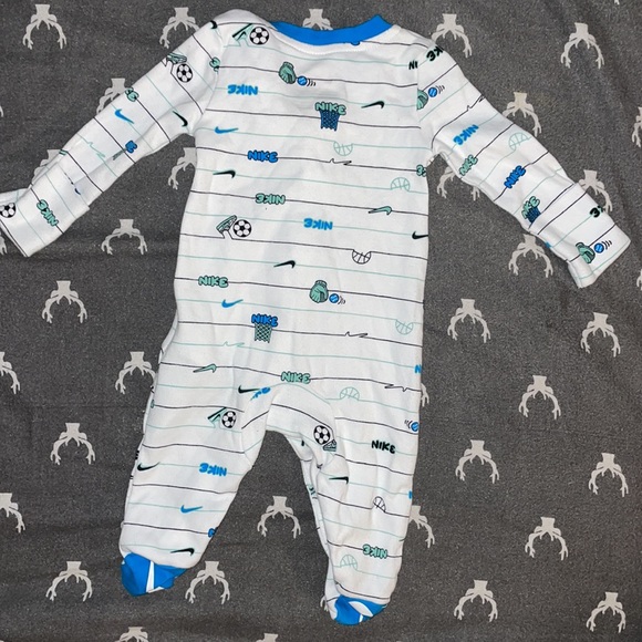 Newborn Nike Sleeper - Picture 2 of 3